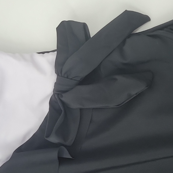 Black and White Ruffled One-Piece Swimsuit With Tummy Control NWT - Picture 11 of 16